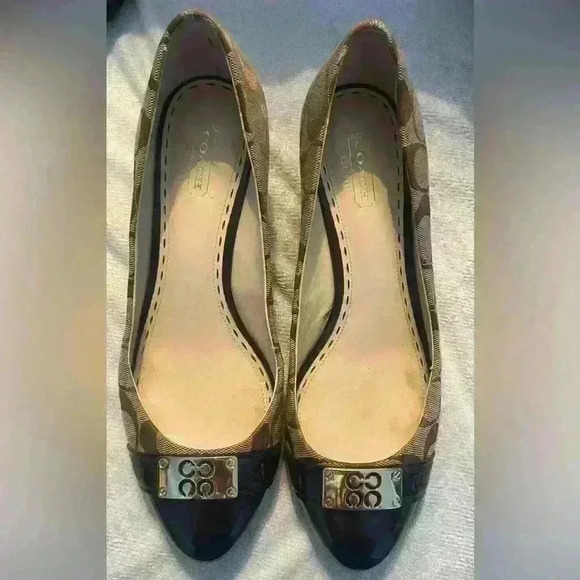 Coach tan and brown logo black patent round toe cap wooden wedge heeled size 8.5 - Picture 1 of 5